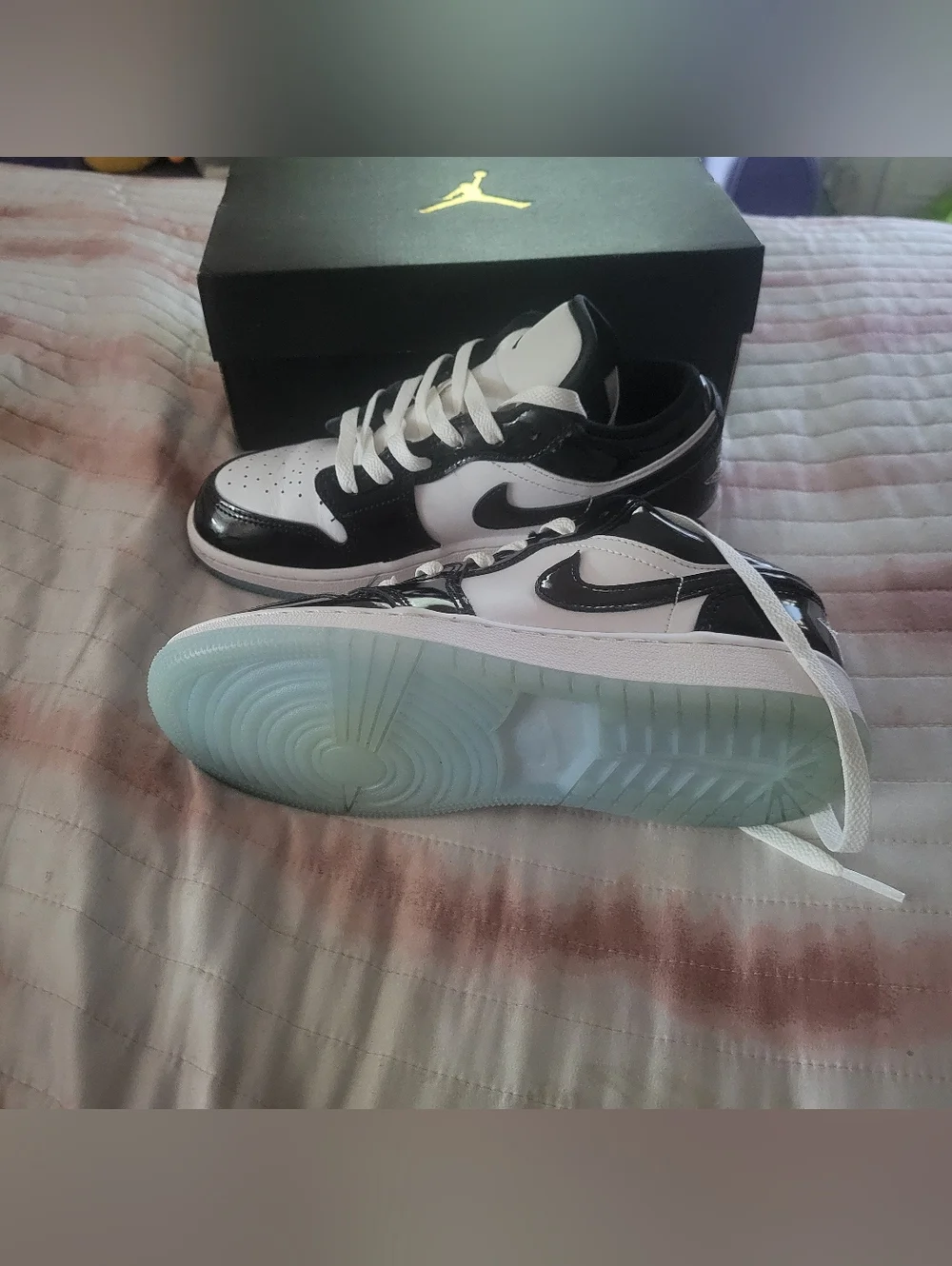 Jordan 1s Low Top Sneakers - Black & White Patent Size 4Y EUC - Picture 4 of 13